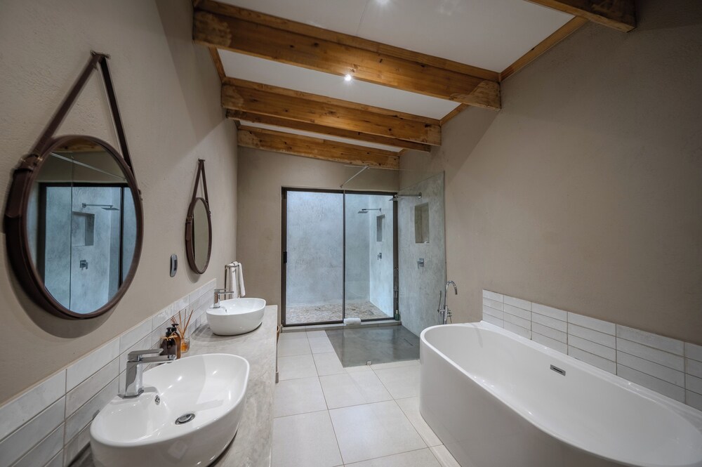 Bushbaby Valley Lodge 40/42