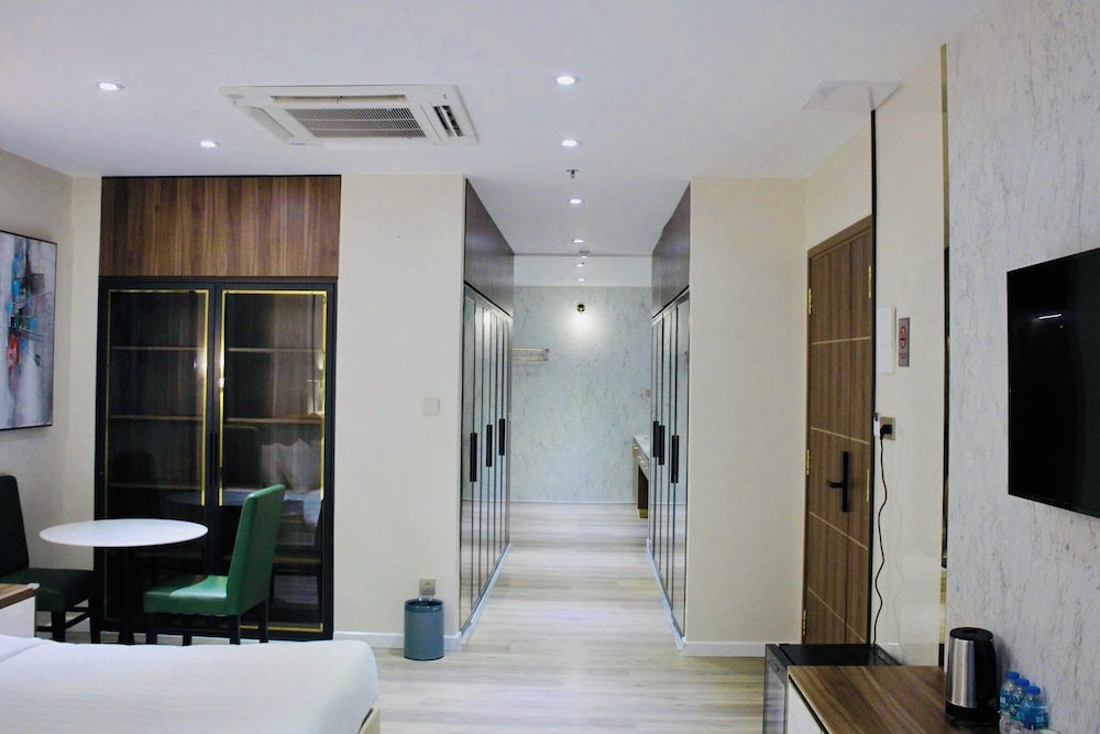 Lanura Apartments and Hotel 45/45