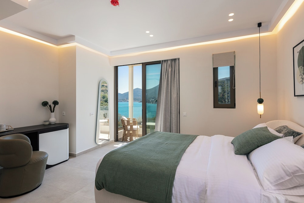 Naiades Beach Hotel – Adults Only 92/132