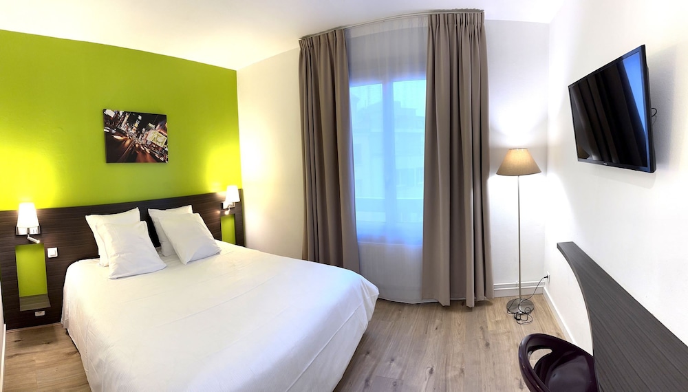 HOTEL LE COUSTURE 10/24