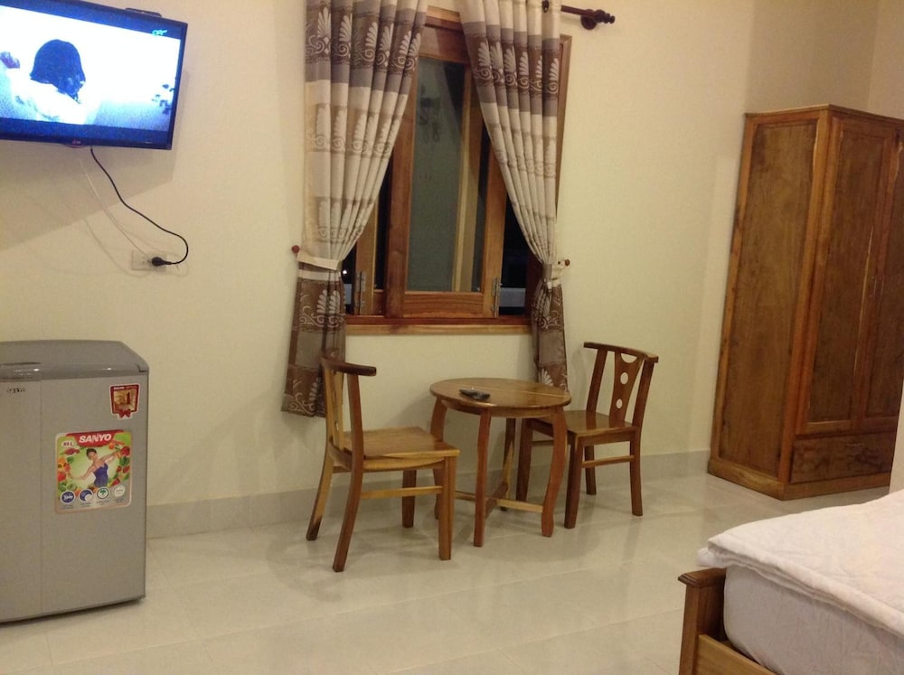 Viet's Hotel 38/54
