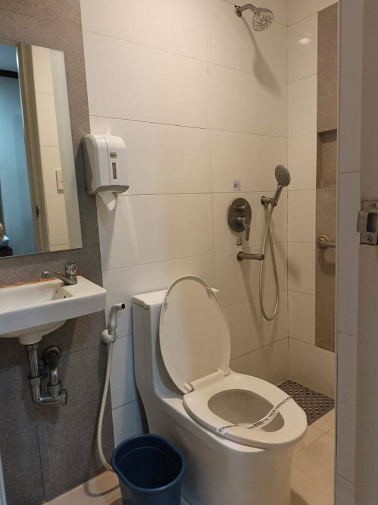 Hotel Sogo Wood Street Pasay 39/41