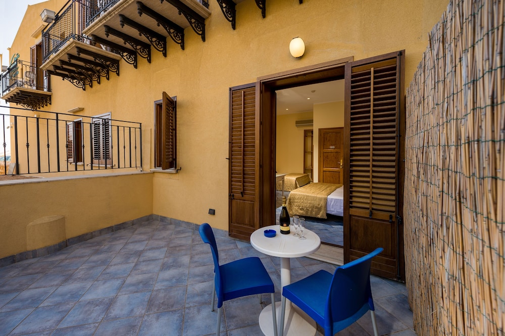 HOTEL CALA MARINA 16/72