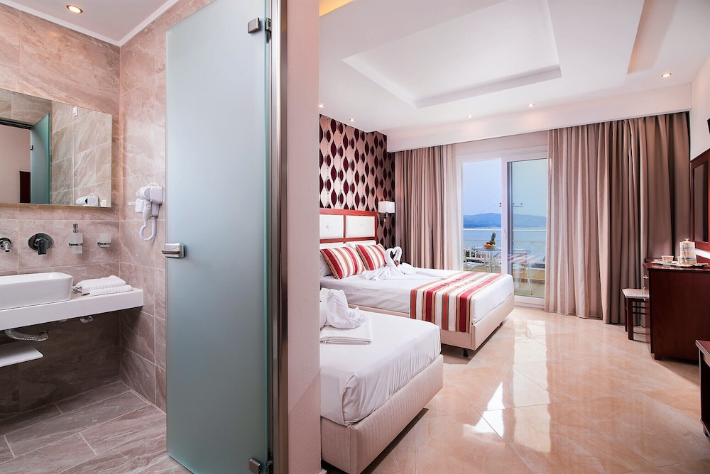 Diamond Hotel 50/50