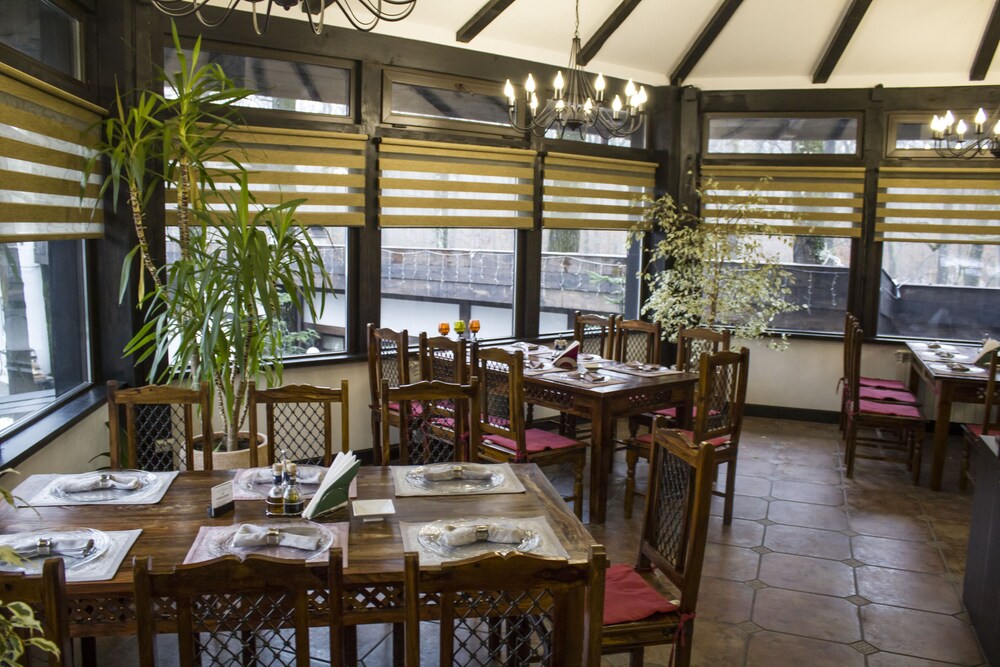 Hotel Cornul Vanatorului 44/68