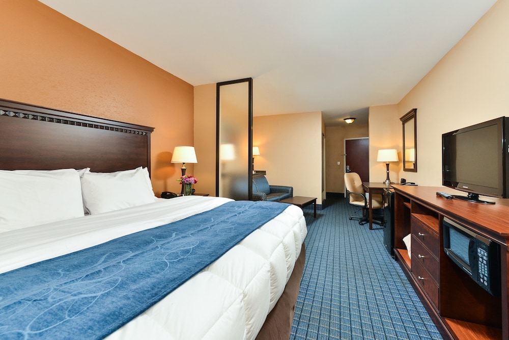 Comfort Suites Near McAs Beaufort 4/28