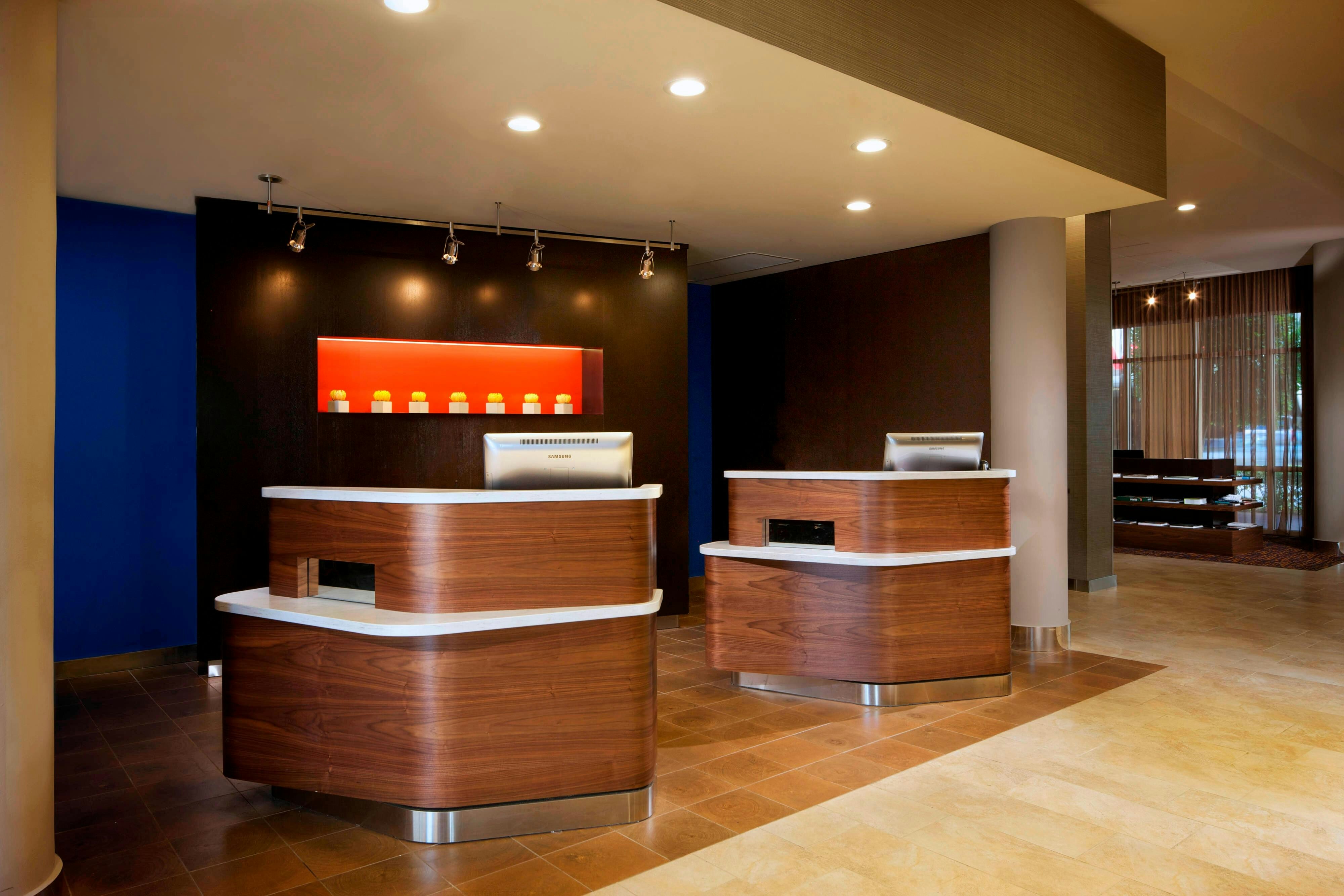 Lobby at COURTYARD MIAMI DADELAND, MIAMI - FL