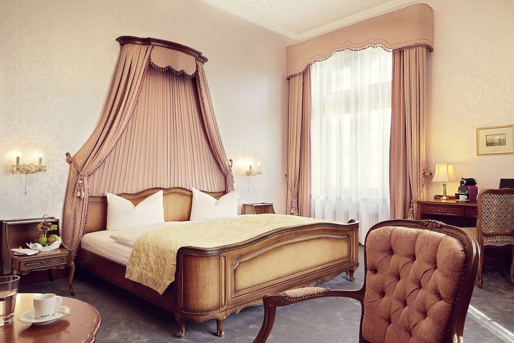 Romantik Hotel Schloss Rettershof 5/34