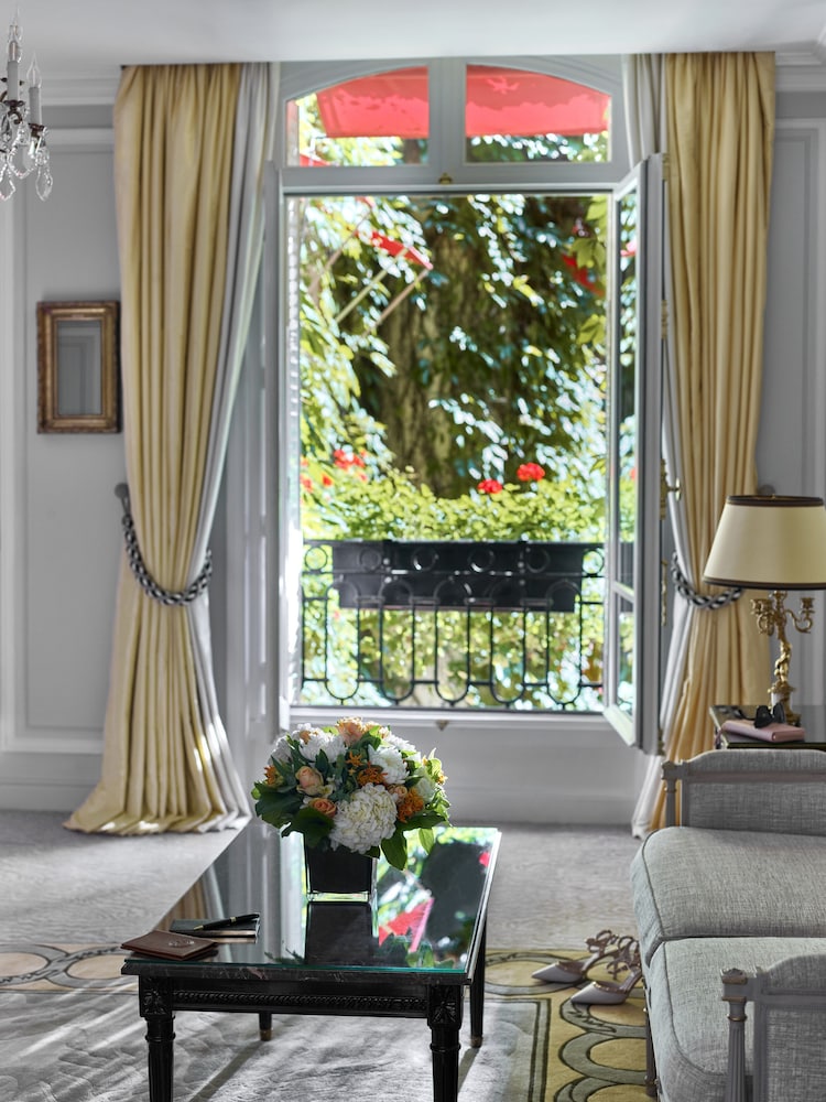 Hotel Plaza Athenee 10/79