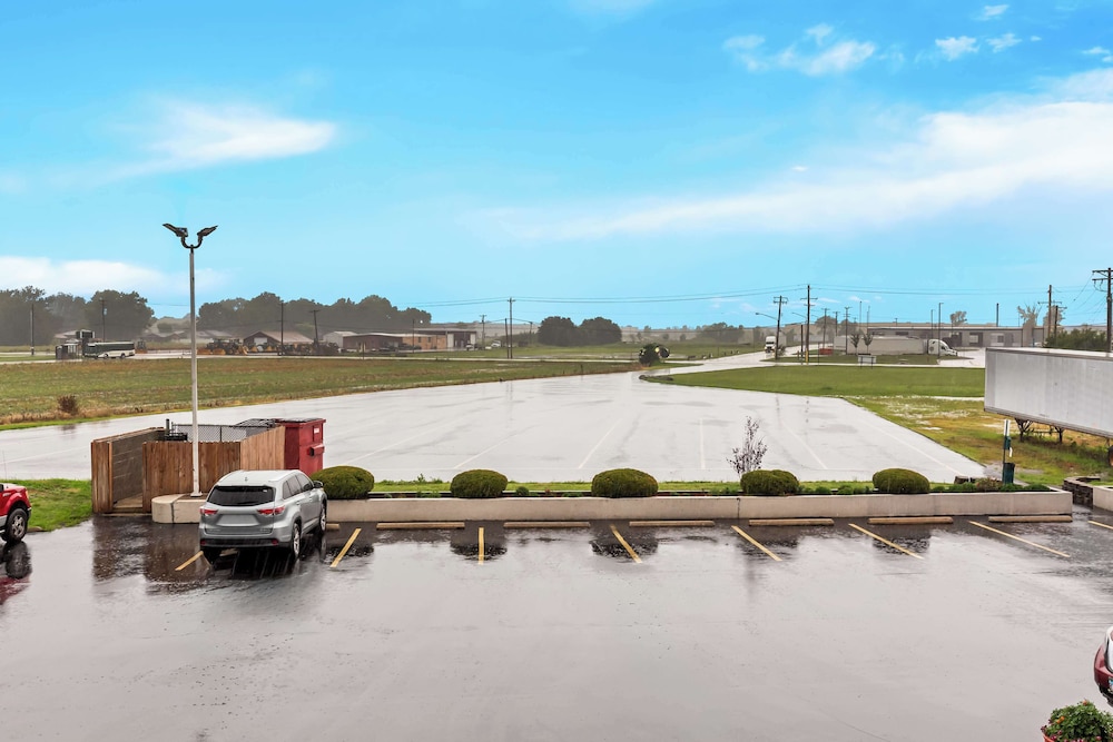 Red Lion Inn & Suites Pontoon Beach 51/55