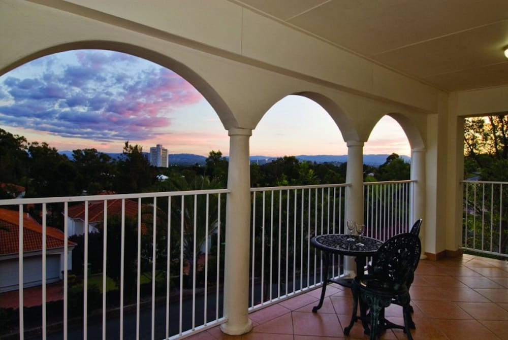 Royal Woods Resort 12/22
