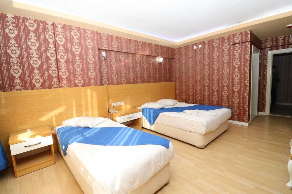 Peracity Hotel 16/99