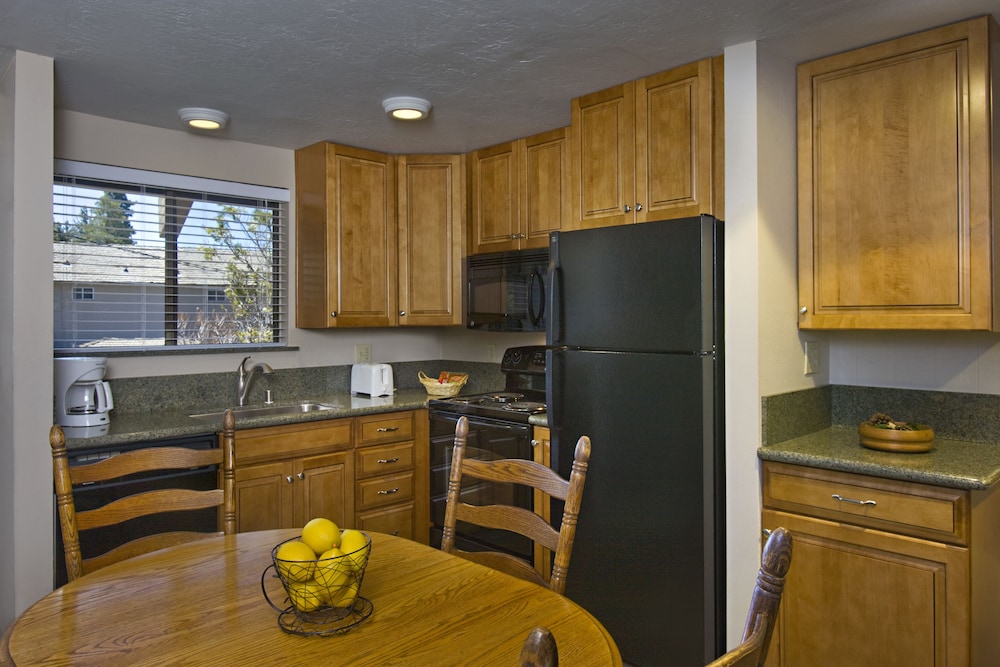 Tahoe Lakeshore Lodge & Spa 48/62