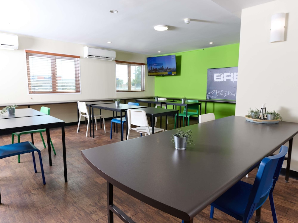 IBIS BUDGET PERTH AIRPORT 53/63