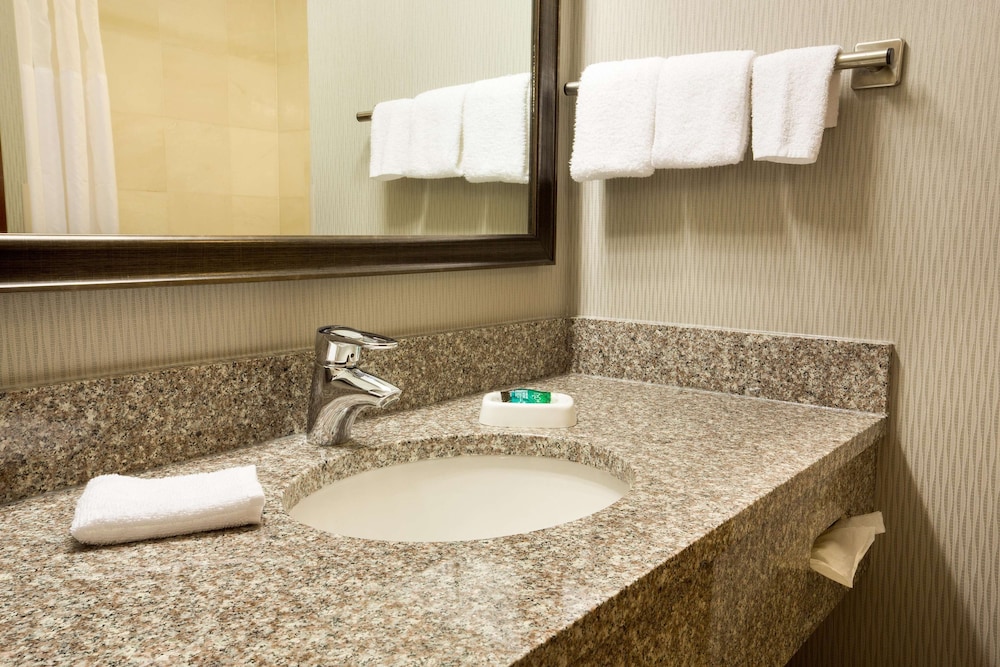 Drury Inn and Suites Columbus Grove City 50/50
