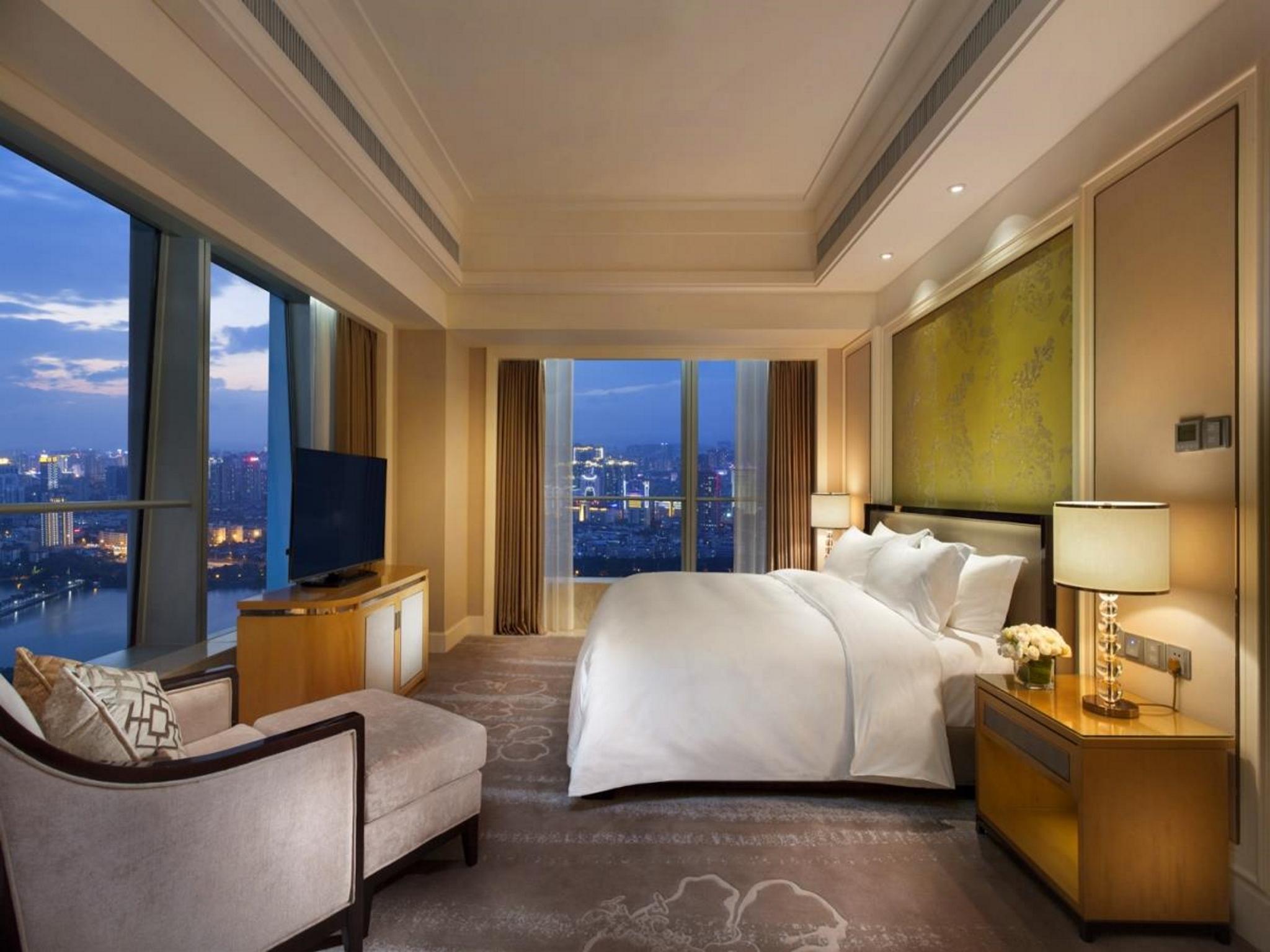 Ming Du Lakeside Hotel 10/30