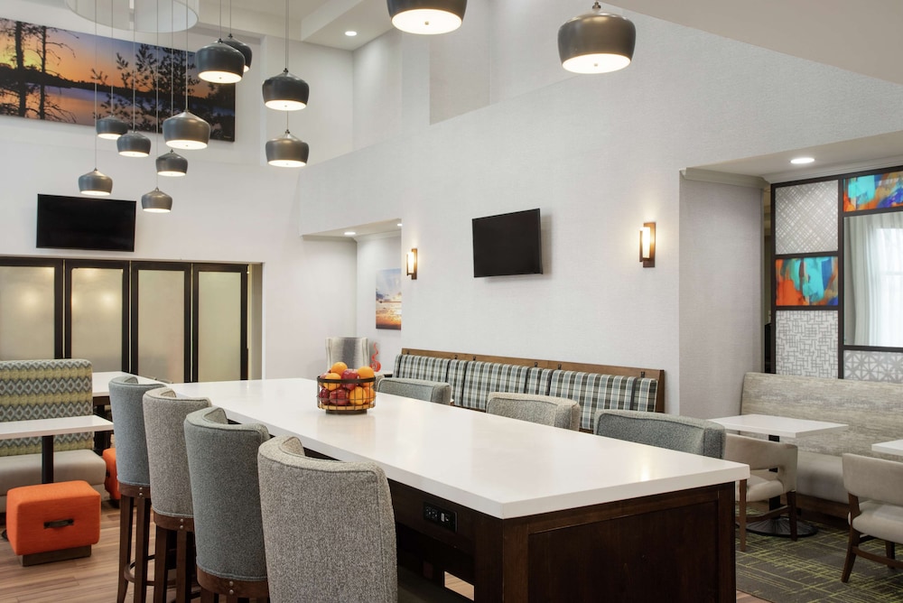 Hampton Inn And Suites Pine Bluff 36/46