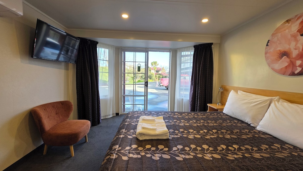 Admirals Motor Lodge 21/71