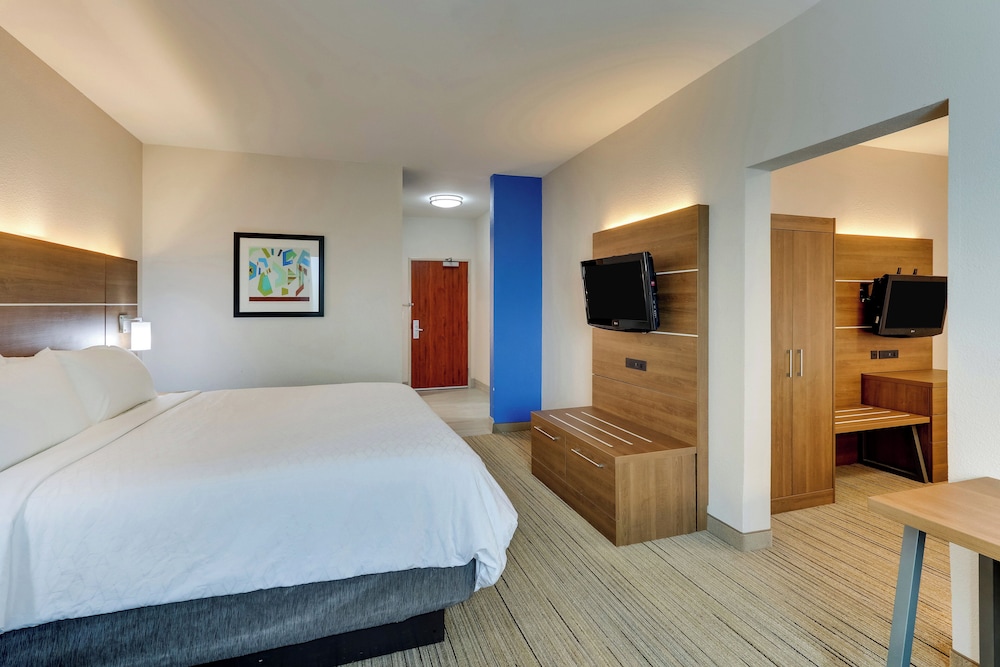 Holiday Inn Express Hotel Suites Waxahachie 23/74
