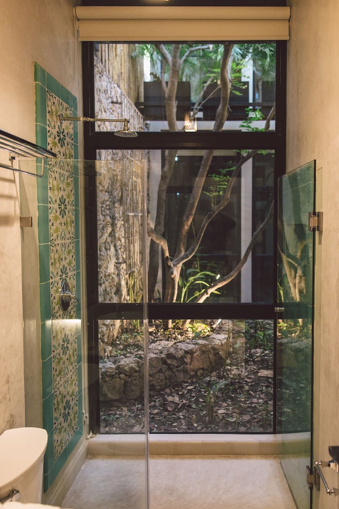 TreeHouse Boutique Hotel 48/50