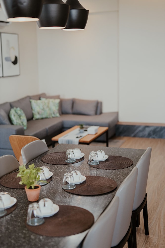 Deco Home @Aru Suites 39/50