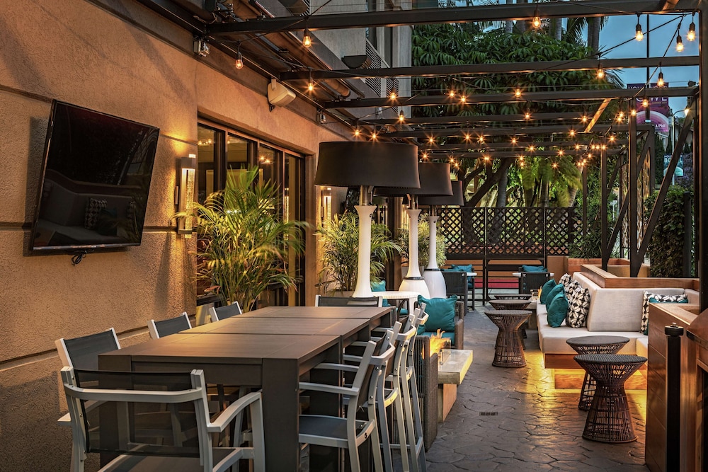 Hilton Garden Inn Los Angeles Hollywood 33/41