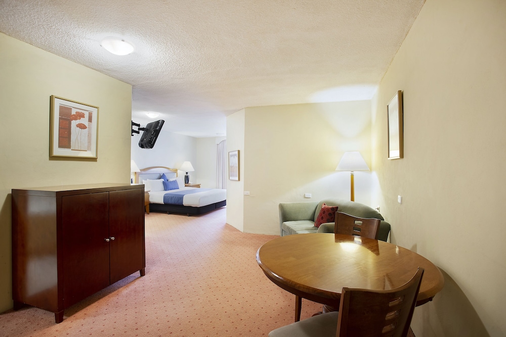 Central Court Motel 32/35