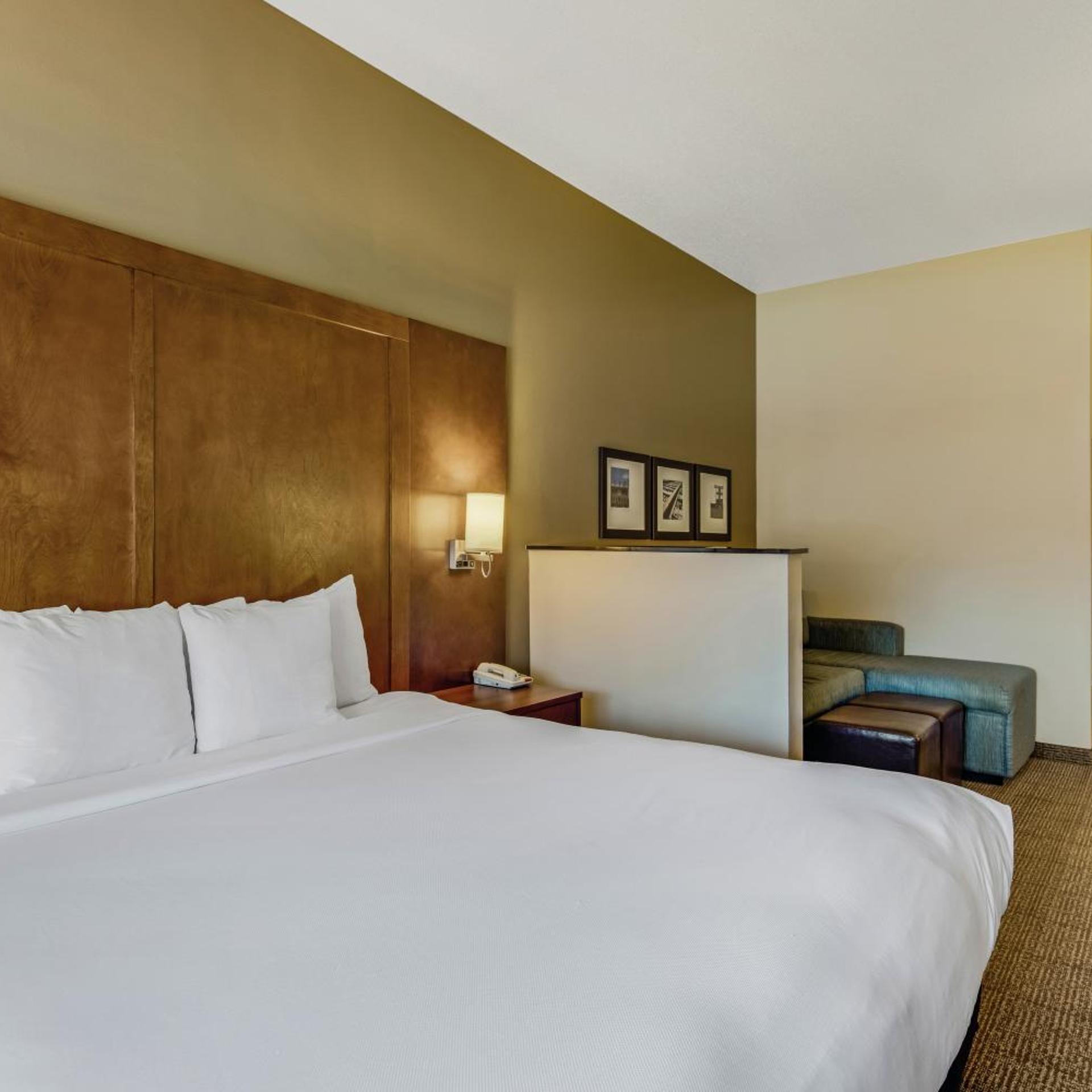 SUITE, KING BED