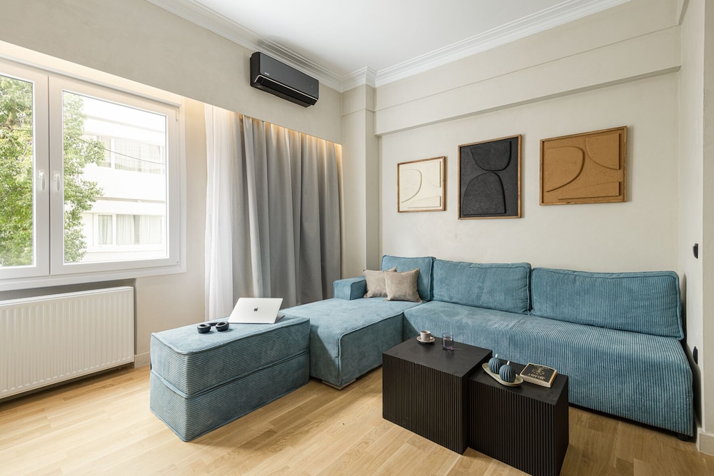 Colors Hotel Athens 20/50