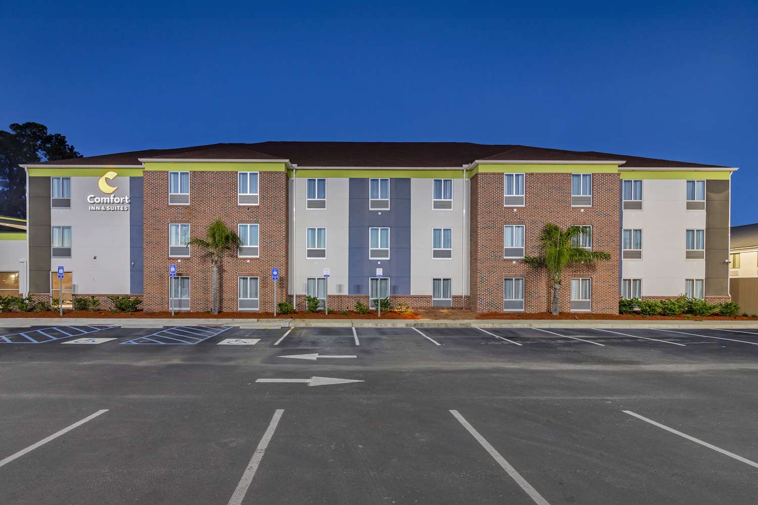Comfort Inn & Suites Brunswick I-95 16/19