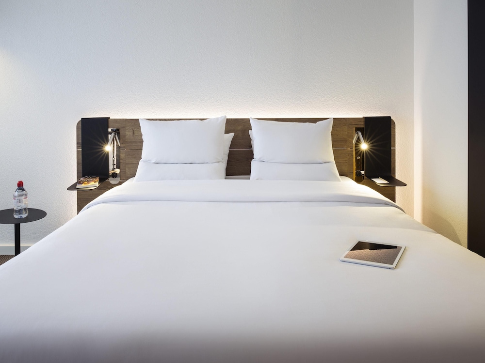 NOVOTEL LAUSANNE BUSSIGNY 27/75
