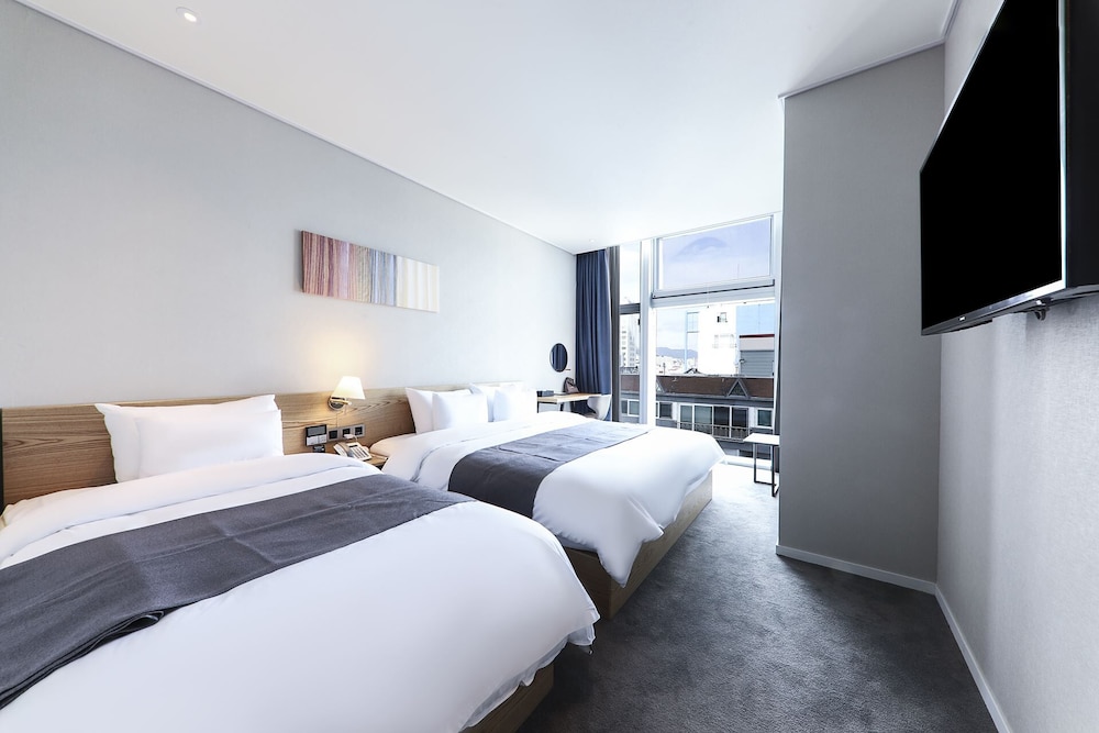 The Point Hotel 23/70