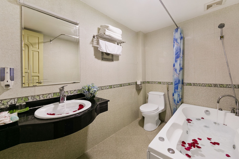 Diamond Legend Hotel 62/65
