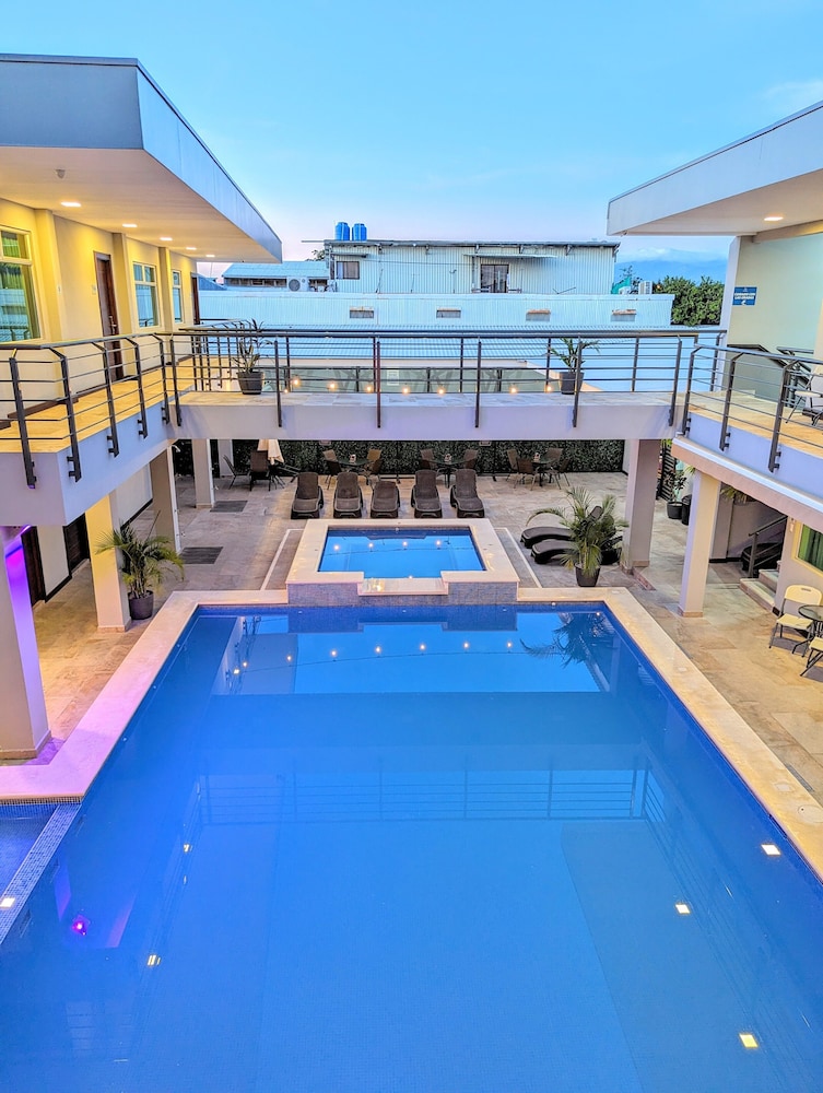 Hotel Cayuga 34/50