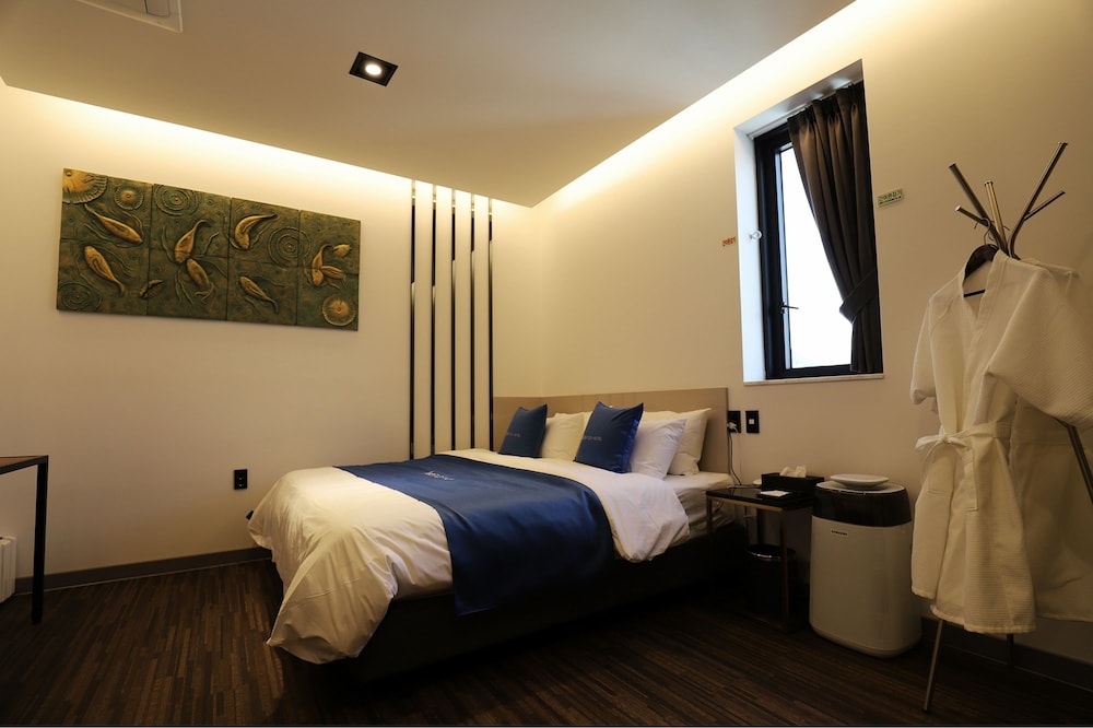 Hotel Bentley 11/57
