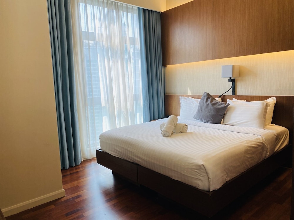 Duo, Suite, 1 King and 1 Single Beds