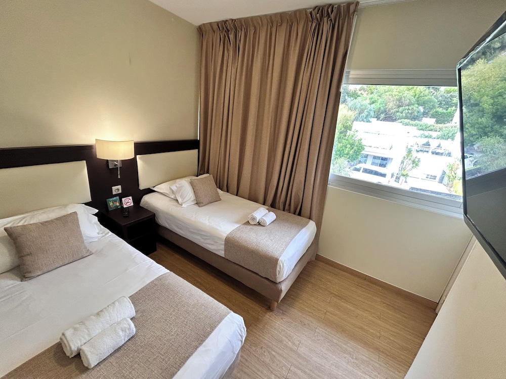 Hotel La Pinede 12/72