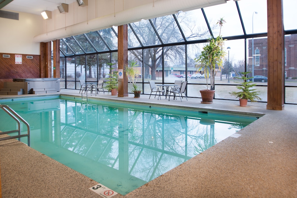 Crossroads Hotel Huron Event Center 23/50