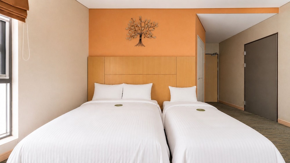 غرفة ديلوكس عائلية بسرير كوين وسرير فردي، Central 7 Hotel 4/8