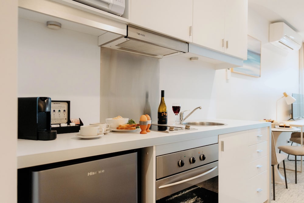 3 Bedrooms, Adjoining, Apartment, 3 King Beds 6/7