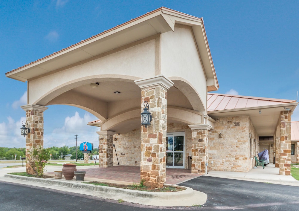 Motel 6 Floresville Tx 2/42