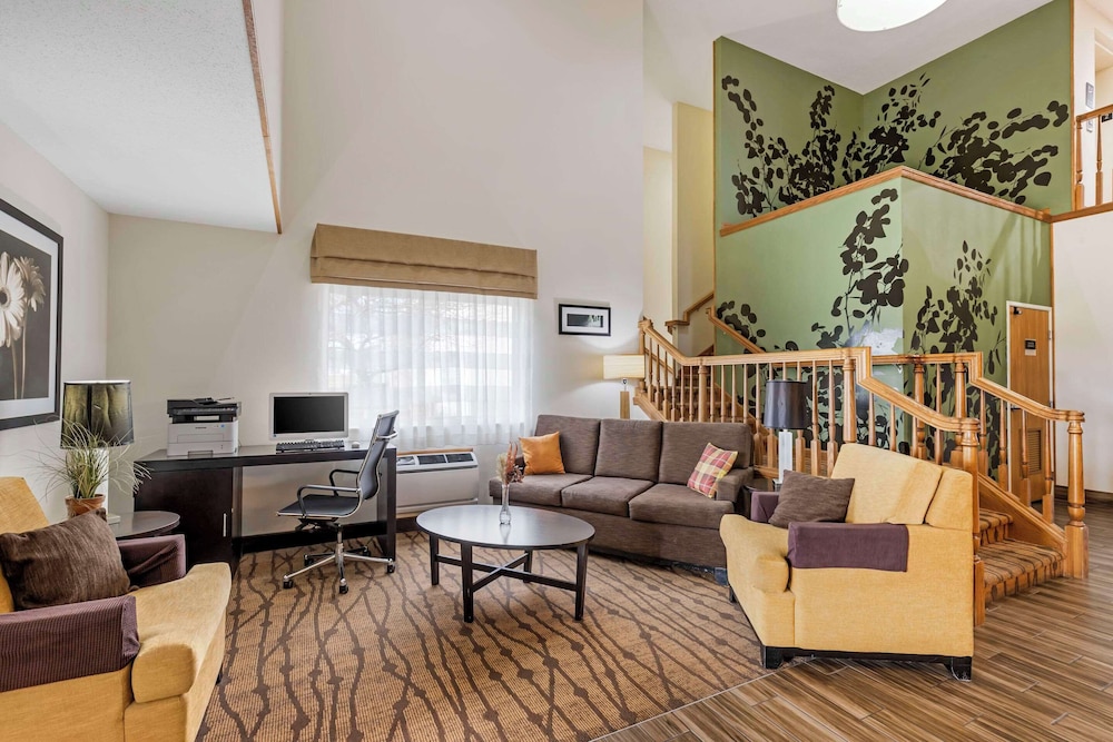 Sleep Inn & Suites Charles City 30/54