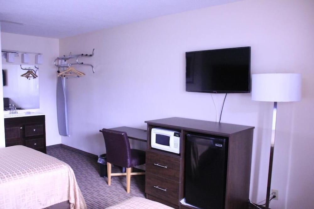 Sterling Inn Niagara Falls Near Iag Airport 35/40