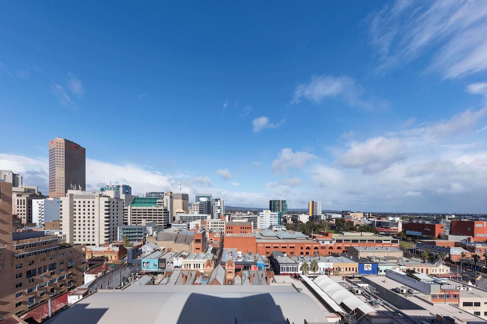 Oaks Adelaide Horizons Suites 64/70