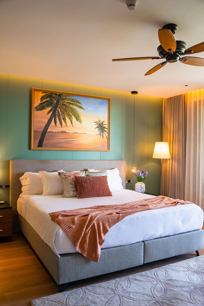 Gold, Rock, Suite, King Bed