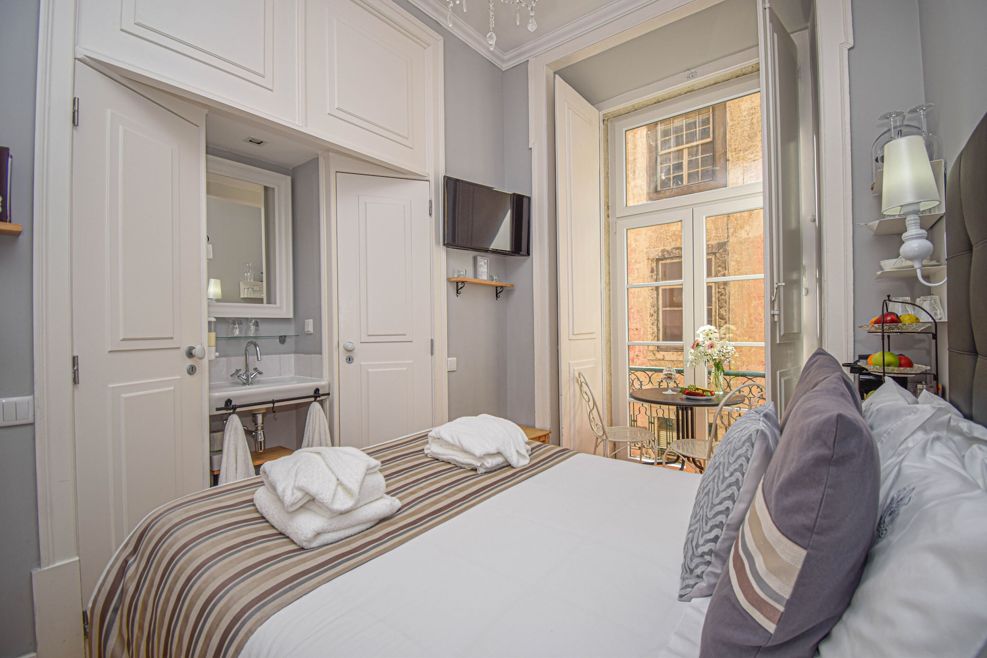 1 BEDROOM, COMFORT, SUITE, BALCONY