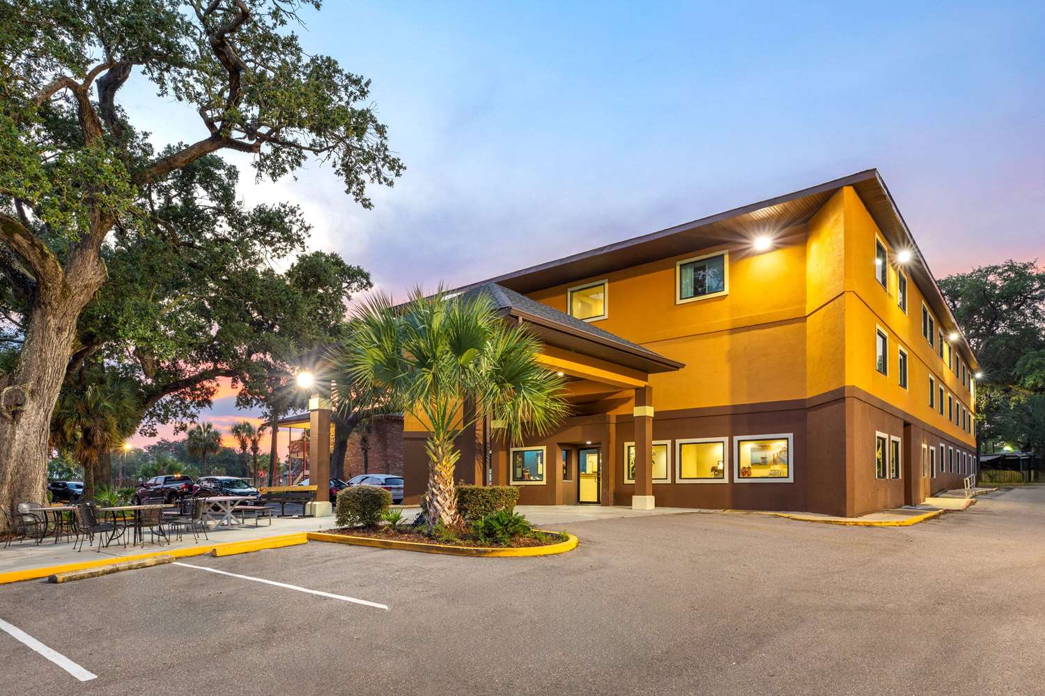 Days Inn By Wyndham Biloxi Beach 27/32