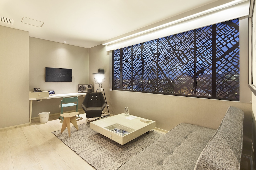 The Click Clack Hotel 44/64