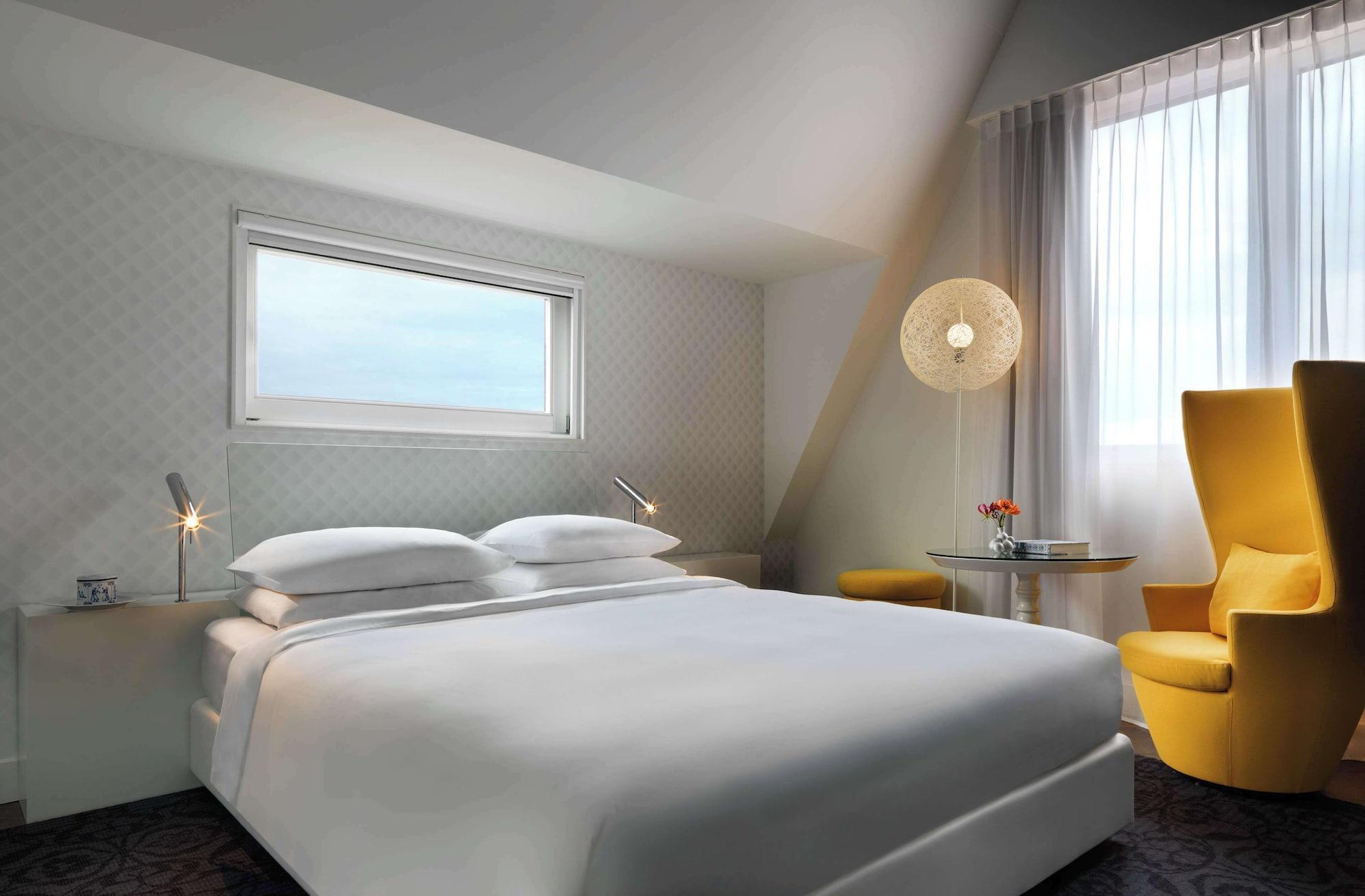 Signature, Andaz, Suite