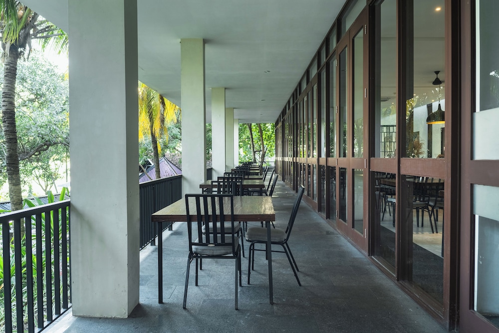 Estrella Hotel & Conference (ex Aston Luwuk) 30/49